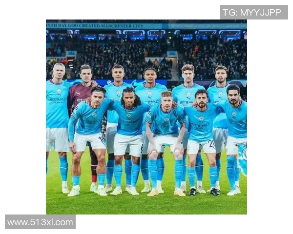 三大足球巨星领奖时刻回顾 荣耀时分尽在镜头下 三大足球巨星领奖时刻回顾 荣耀时分尽在镜头下